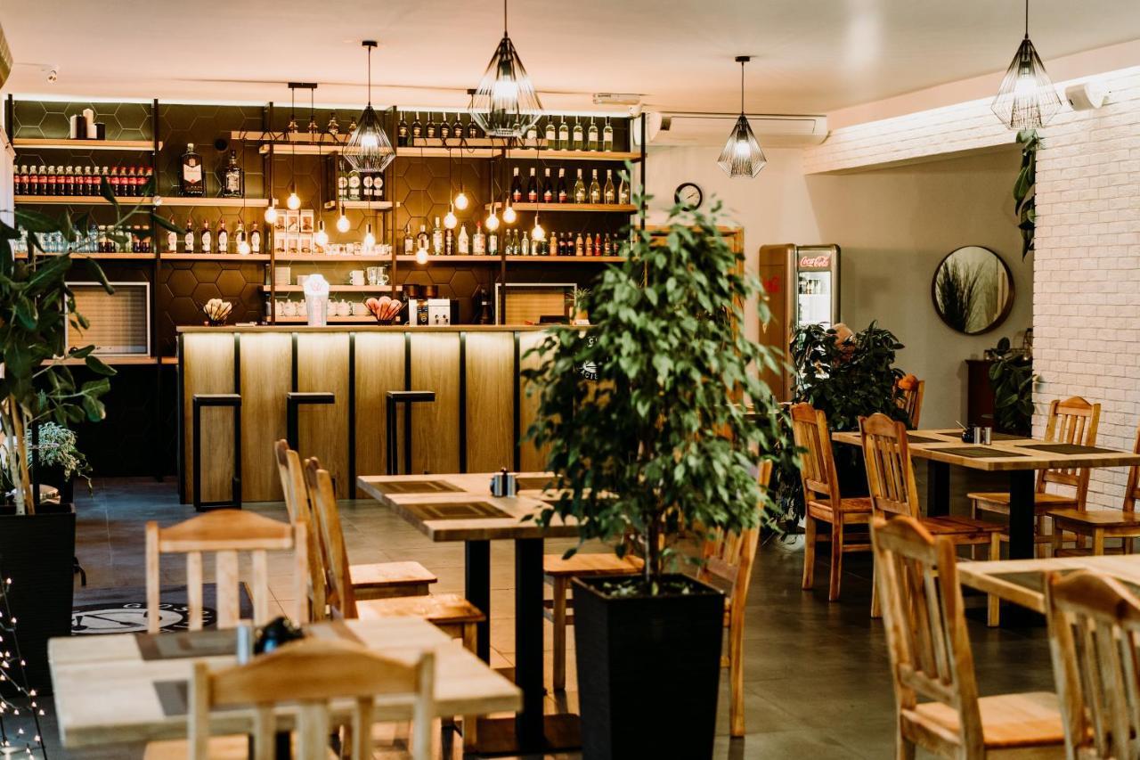 לינה וארוחת בוקר Gosciniec Zacisze I Blisko A2 Dabie-Uniejow I Restauracja מראה חיצוני תמונה